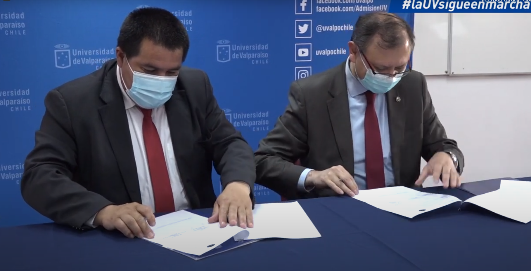 Universidad de Valparaíso y AMPSA firman convenio para fortalecer atención de salud.